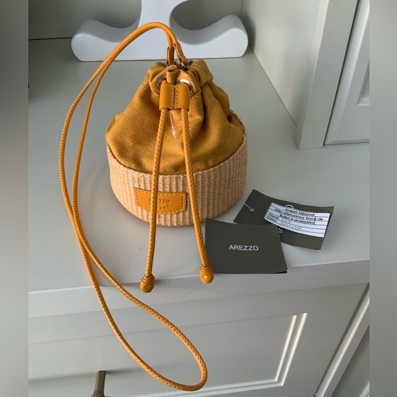 AREZZO GIORNO Brazil Drawstring Raffia Crossbody Bucket Purse Leather BRAND NEW - Picture 1 of 16
